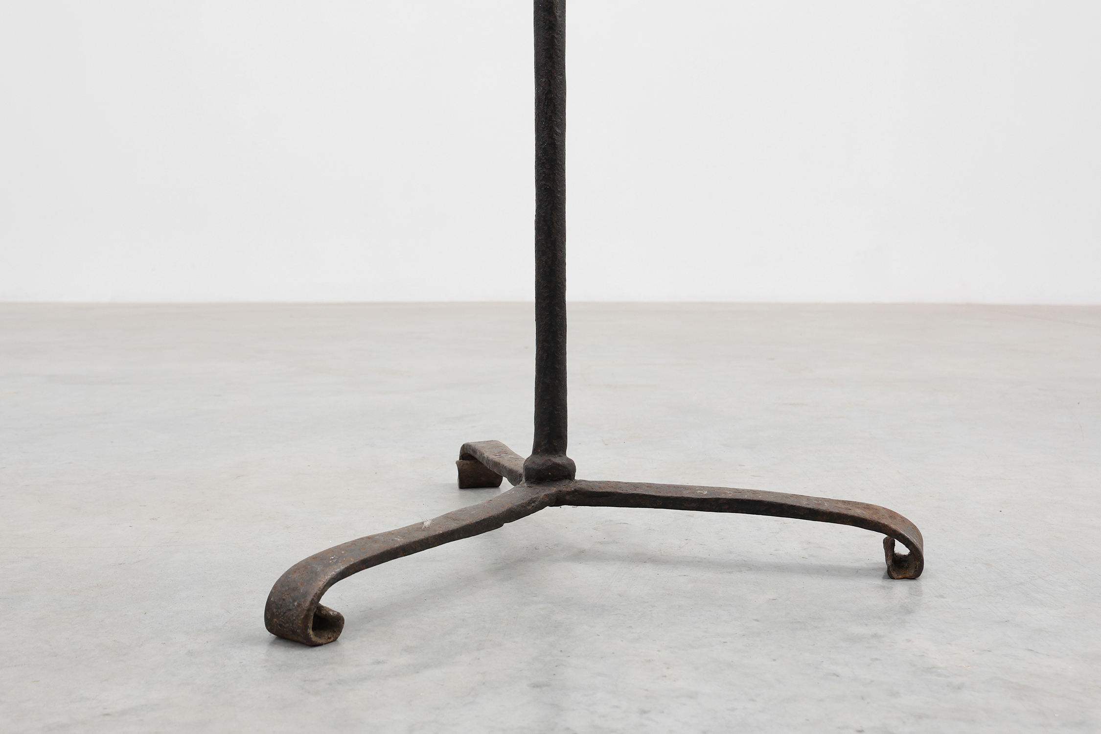 French hand-forged Iron Spike Stand or torchere, 15th century thumbnail